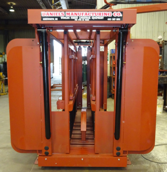 Hydraulic Squeeze Chute with Doors Open